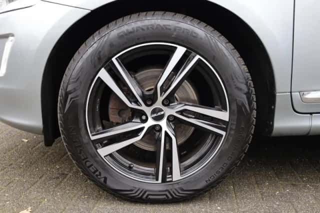 Volvo XC60 (2015) thumbnail 4
