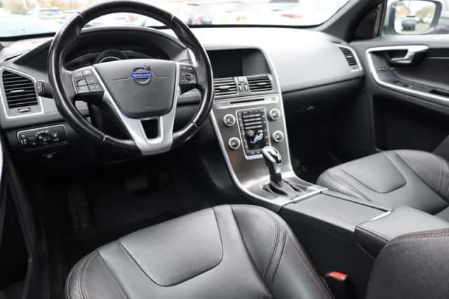 Volvo XC60 (2015) thumbnail 5