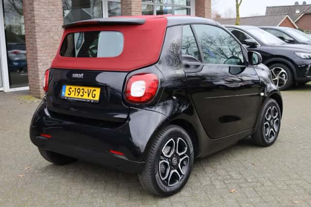 Smart Fortwo (2018) thumbnail 3