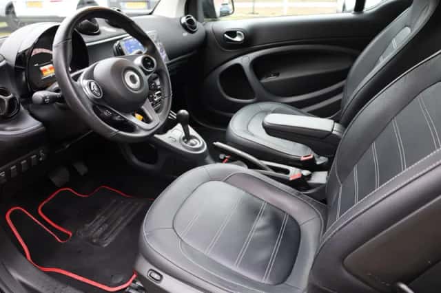 Smart Fortwo (2018) thumbnail 6