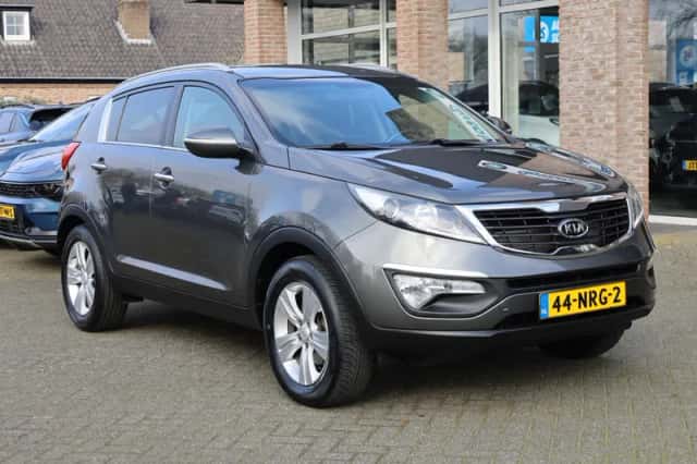 Kia Sportage (2010) thumbnail 2