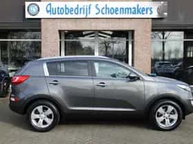 Kia Sportage (2010) thumbnail 2