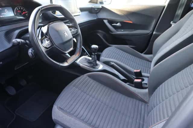 Peugeot 2008 (2021) thumbnail 4