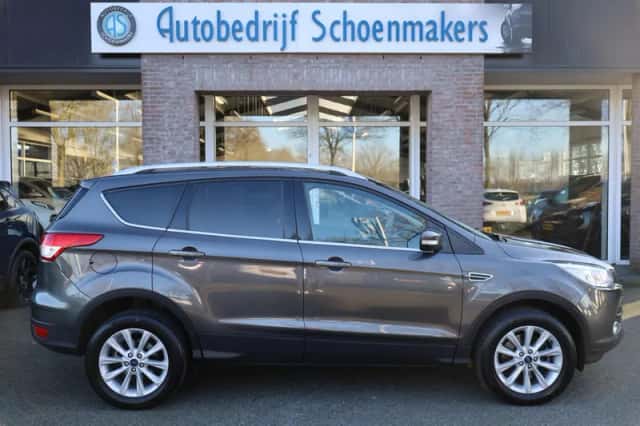 Ford Kuga (2016) thumbnail 2