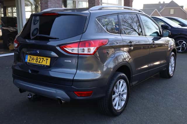 Ford Kuga (2016) thumbnail 3