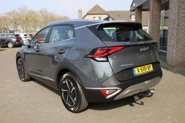 Kia Sportage (2022) thumbnail 3