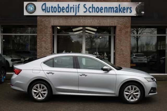 Škoda Octavia (2021) thumbnail 2