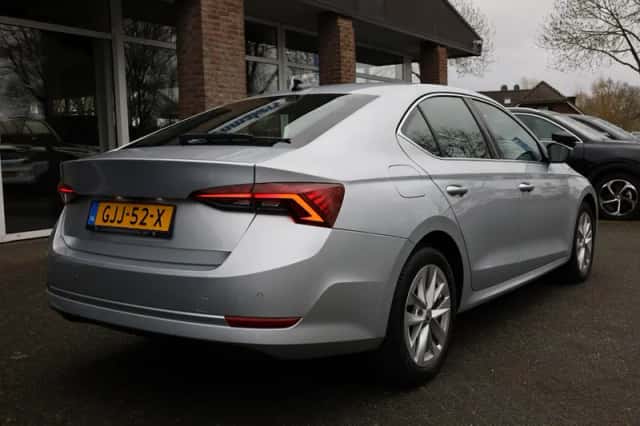 Škoda Octavia (2021) thumbnail 3