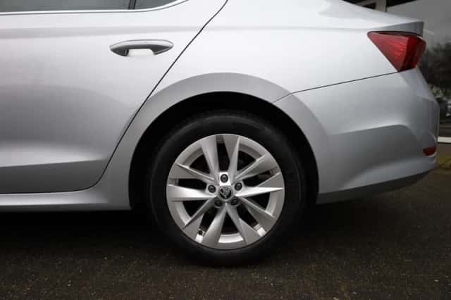 Škoda Octavia (2021) thumbnail 4