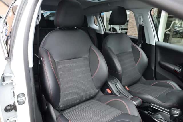 Peugeot 2008 (2019) thumbnail 6