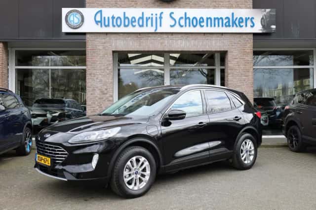 Ford Kuga (2023) thumbnail 1