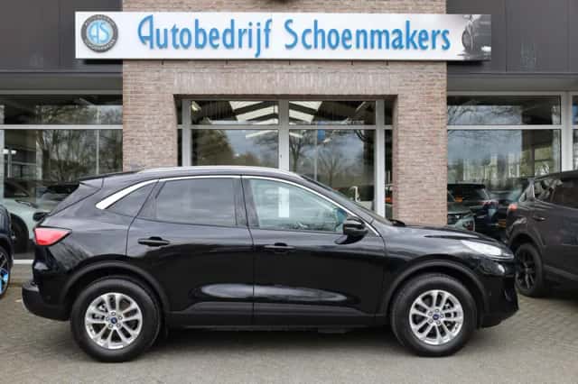 Ford Kuga (2023) thumbnail 2