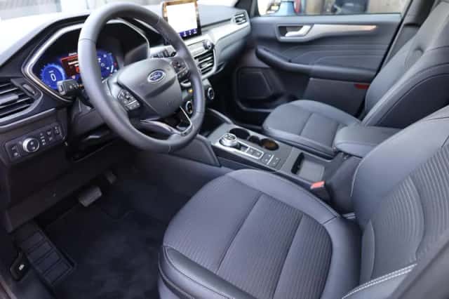 Ford Kuga (2023) thumbnail 6