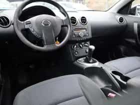 Nissan Qashqai (2009) thumbnail 4