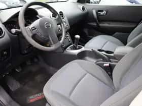 Nissan Qashqai (2009) thumbnail 5