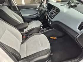 Hyundai i20 (2016) thumbnail 19