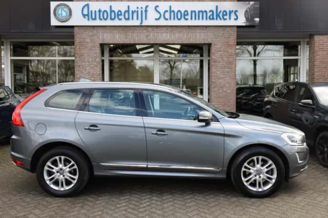 Volvo XC60 (2017) thumbnail 2