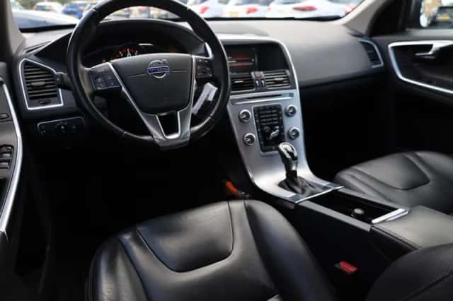 Volvo XC60 (2017) thumbnail 4