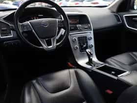 Volvo XC60 (2017) thumbnail 4