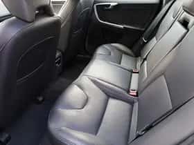 Volvo XC60 (2017) thumbnail 6