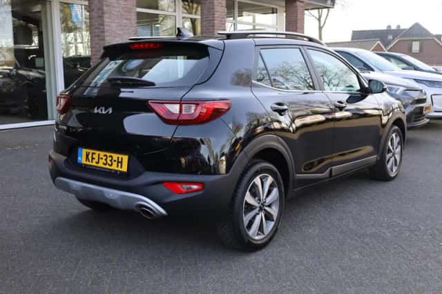 Kia Stonic (2024) thumbnail 3
