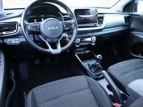 Kia Stonic (2024) thumbnail 4