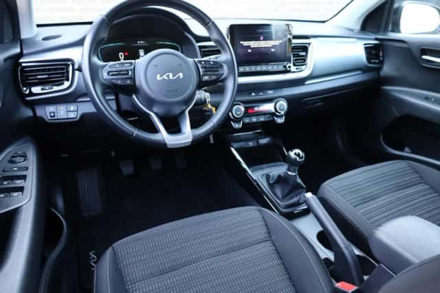 Kia Stonic (2024) thumbnail 5