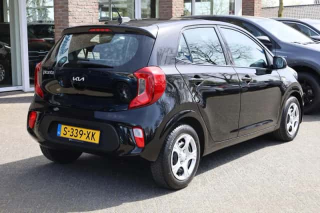 Kia Picanto (2023) thumbnail 3