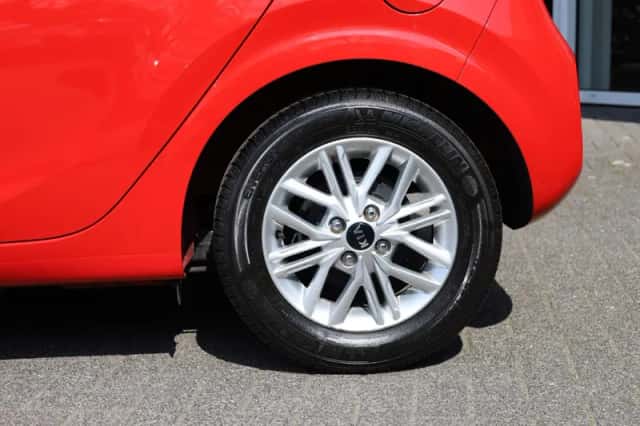 Kia Picanto (2021) thumbnail 4