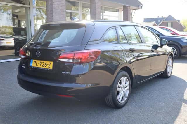 Opel Astra (2017) thumbnail 3