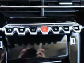 Peugeot 2008 (2021) thumbnail 16