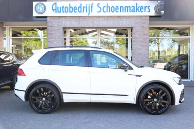 Volkswagen Tiguan (2017) thumbnail 2
