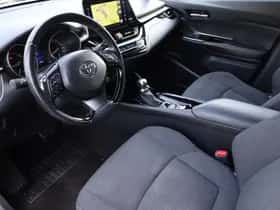 Toyota C-HR (2019) thumbnail 4