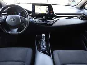 Toyota C-HR (2019) thumbnail 5