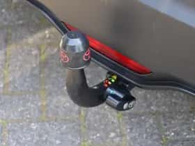 Toyota C-HR (2019) thumbnail 8