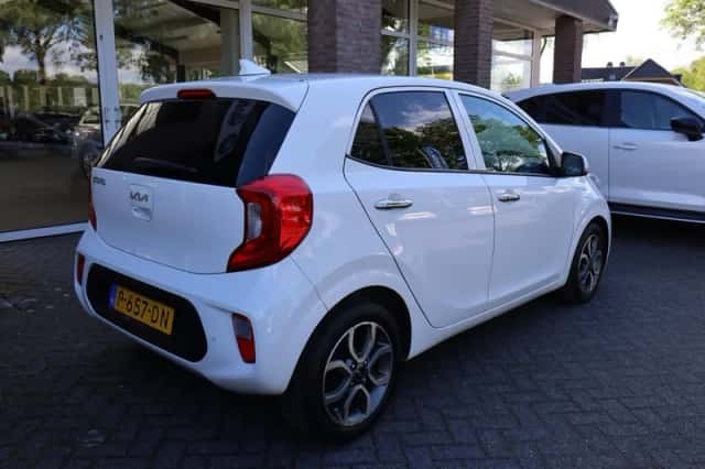 Kia Picanto (2022) thumbnail 2