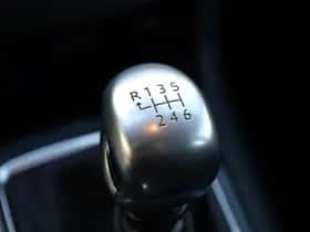 Peugeot 308 (2014) thumbnail 24