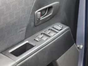 Mazda 5 (2009) thumbnail 15