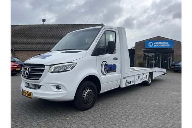 Mercedes-Benz Sprinter (2024) thumbnail 1