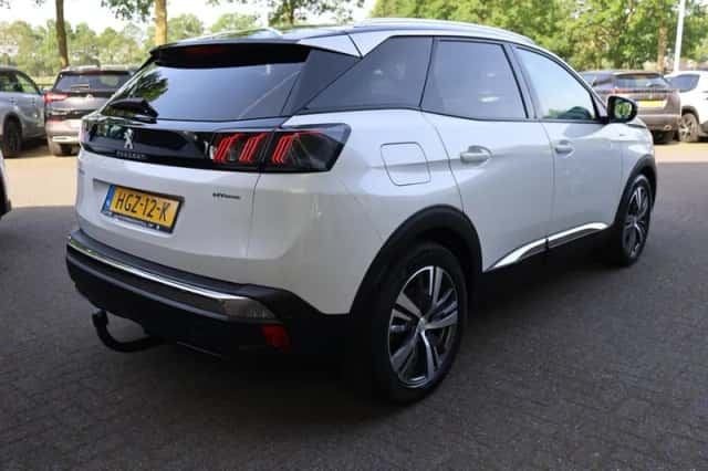 Peugeot 3008 (2021) thumbnail 3