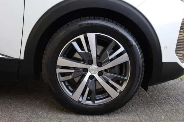 Peugeot 3008 (2021) thumbnail 4