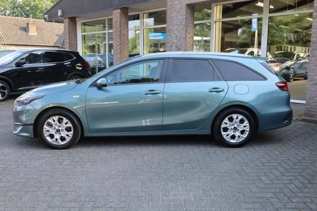 Kia Ceed Sportswagon (2023) thumbnail 2