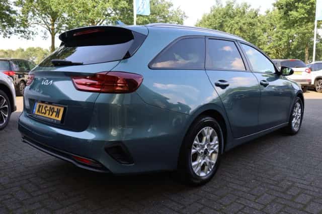Kia Ceed Sportswagon (2023) thumbnail 3