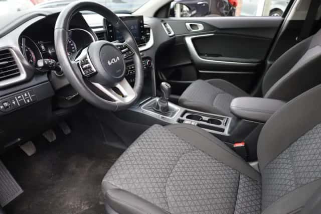 Kia Ceed Sportswagon (2023) thumbnail 5