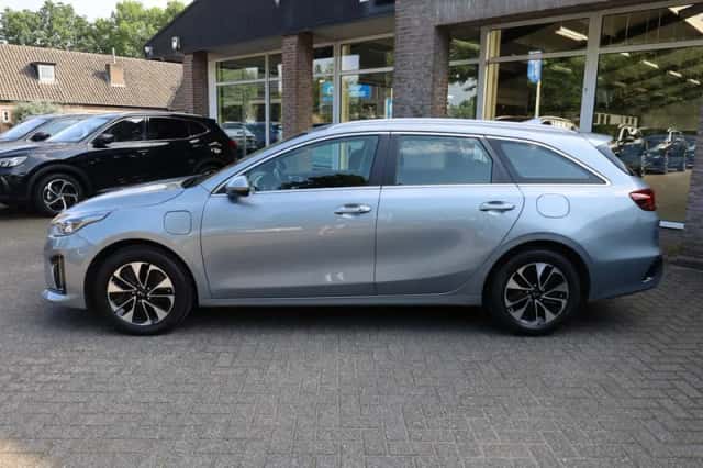 Kia Ceed Sportswagon (2021) thumbnail 2