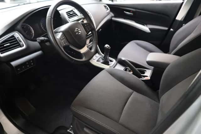Suzuki S-Cross (2020) thumbnail 5