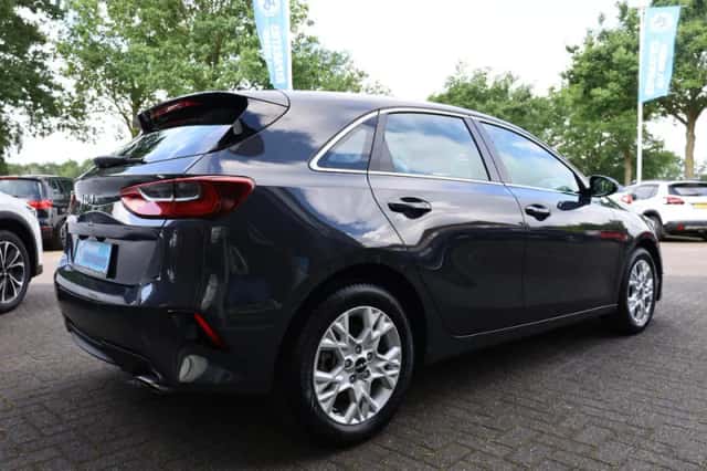Kia Ceed (2022) thumbnail 3