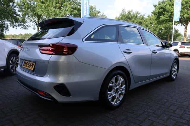 Kia Ceed Sportswagon (2022) thumbnail 3