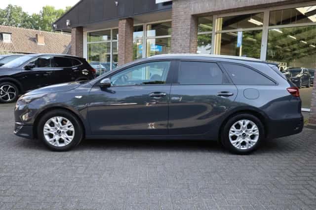 Kia Ceed Sportswagon (2023) thumbnail 2