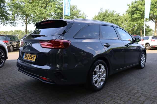 Kia Ceed Sportswagon (2023) thumbnail 3